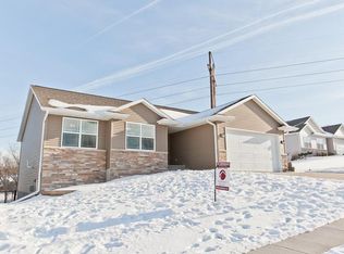 2005 29th St NW, Cedar Rapids, IA 52405