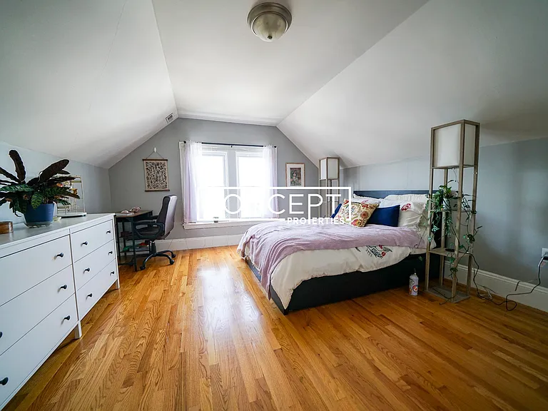 122 Calumet St — Photo 24