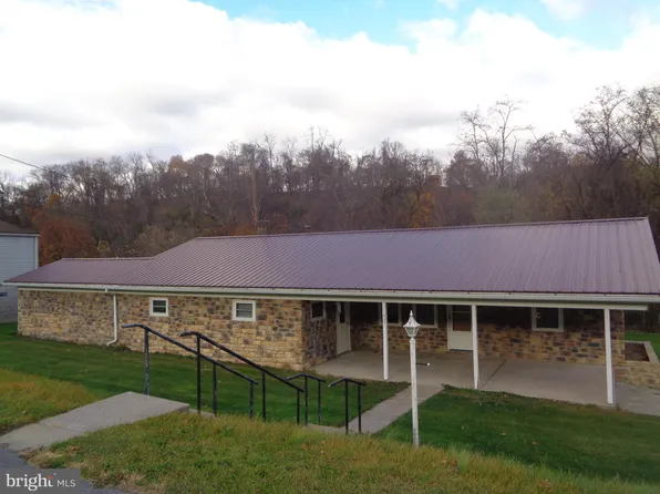 435 1st Ave, Burnham, PA 17009