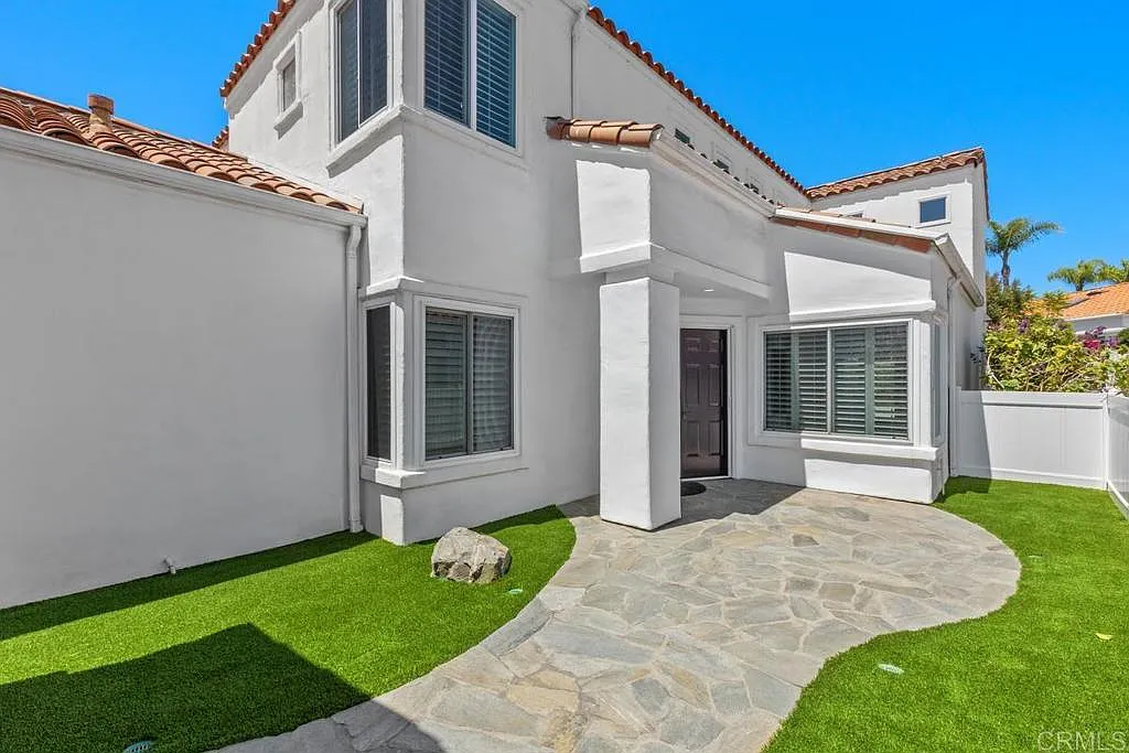3 bed, 3.5 bath, 2808 sqft, $5,500 — Photo 2