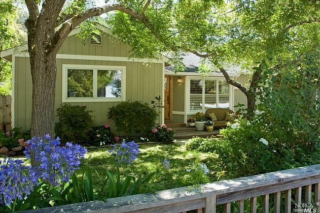 1st image of 28 Chanticleer Ave