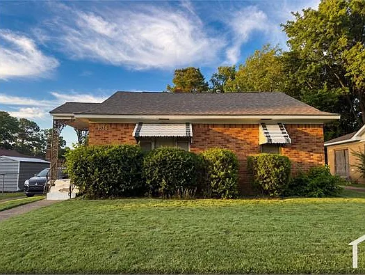 3 bed, 1276 sqft, $1,440 — Photo 1