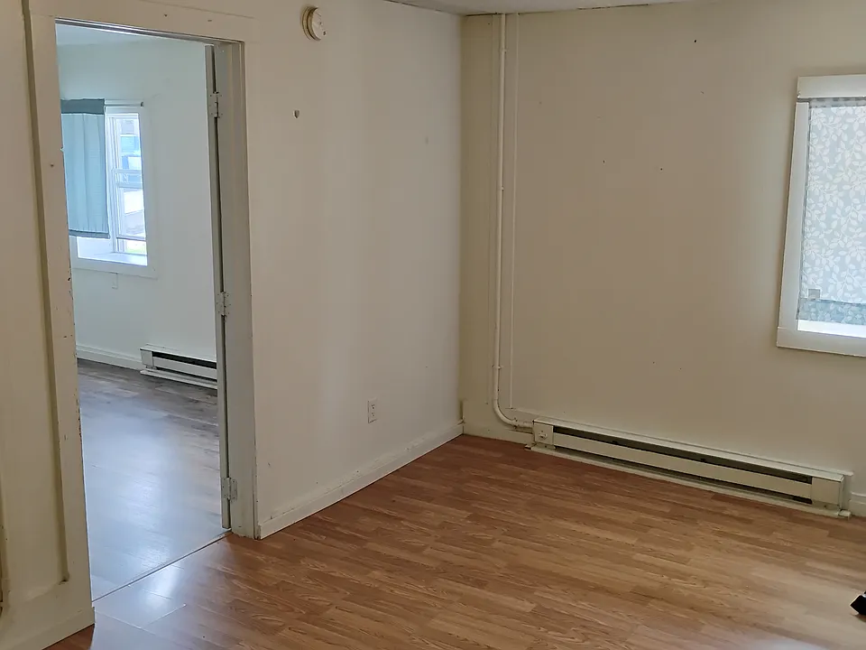 1/2 Valley St