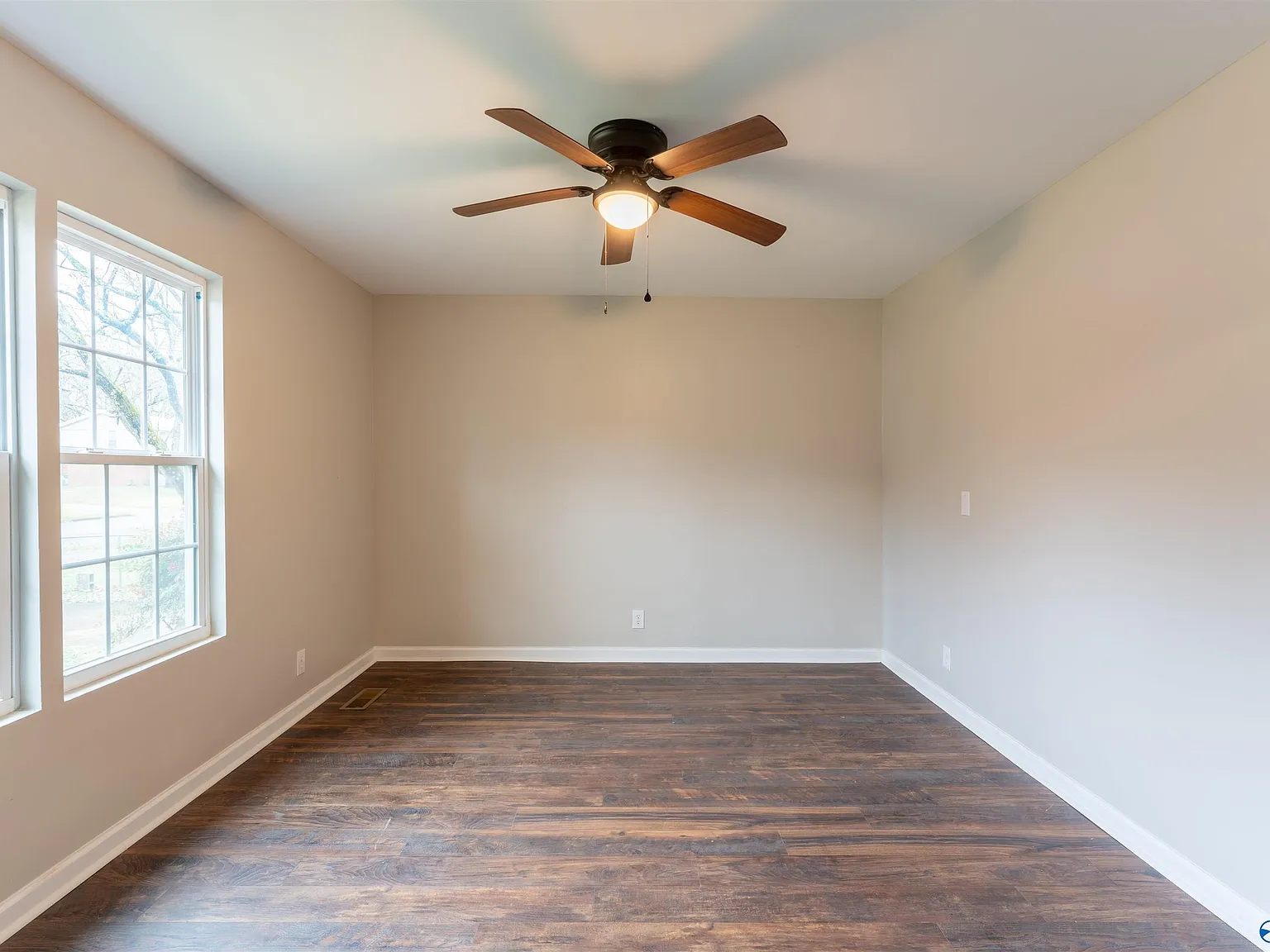 3 bed, 1.5 bath, 1136 sqft, $1,300 — Photo 2