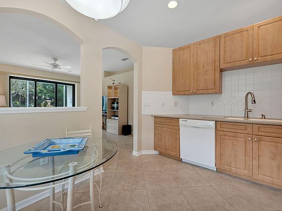 5th image of 7805 Woodbrook Cir APT 3001