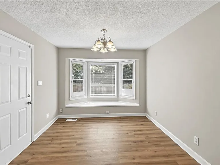 5949 James Rd — Photo 15