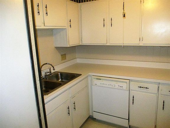 5th image of 2929 Sunnyside Dr APT B327