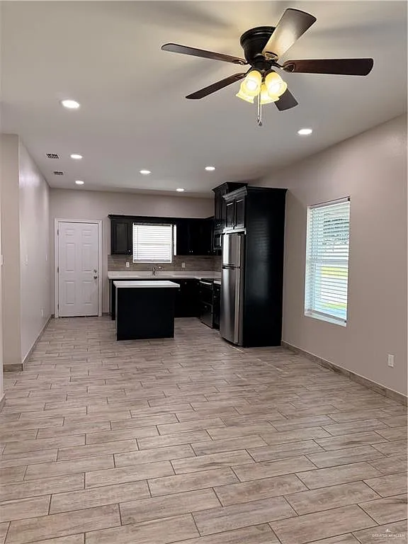 2 bed, 2.0 bath, 900 sqft, $900 — Photo 2