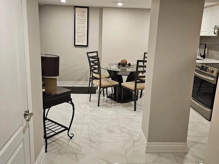 507 Upper James St — Photo 5