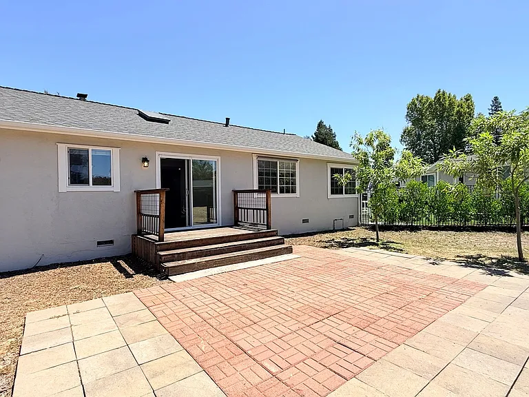 205 Barbara Ct — Photo 29