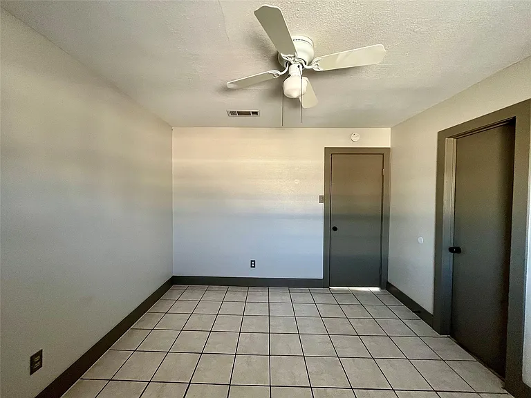 1042 W Village Ct #C — Photo 16