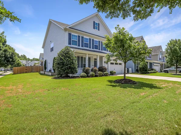 301 Atwood Dr, Holly Springs, NC 27540
