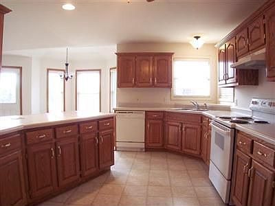 5th image of 209 Rose Park Dr