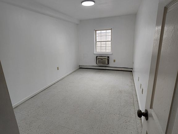 3rd image of 1007 Elder Ave #A