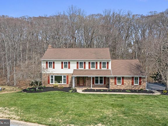 4th image of 105 Carriage Dr