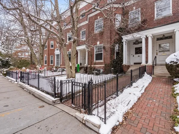 80 Monmouth St, Brookline, MA 02446