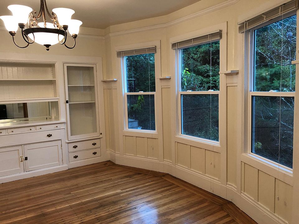 1st image of 1921 Oak St APT 4