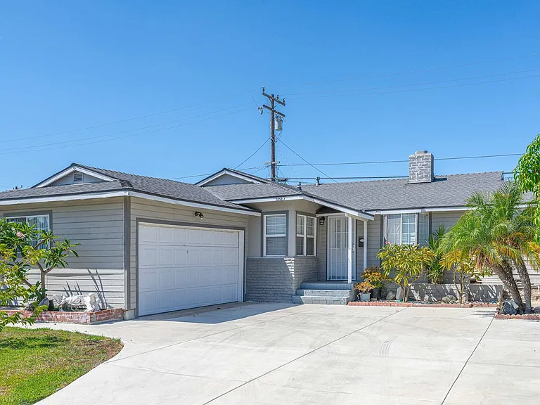 1817 E Morava Ave — Photo 1