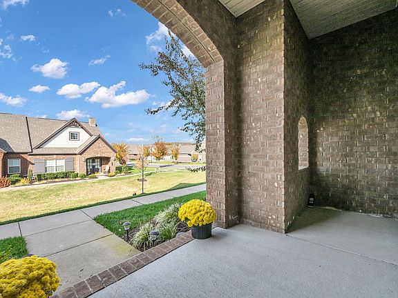 5th image of 821 Cottage House Ln