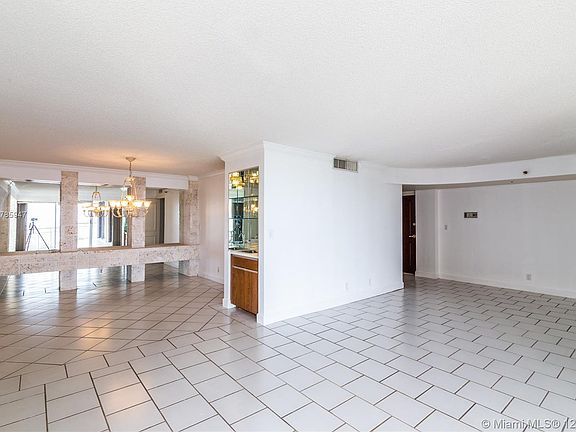 4th image of 2843 S Bayshore Dr APT 15C