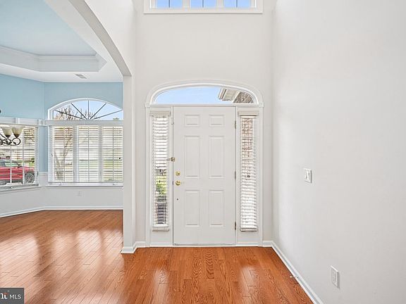 5th image of 42 Lewis Dr