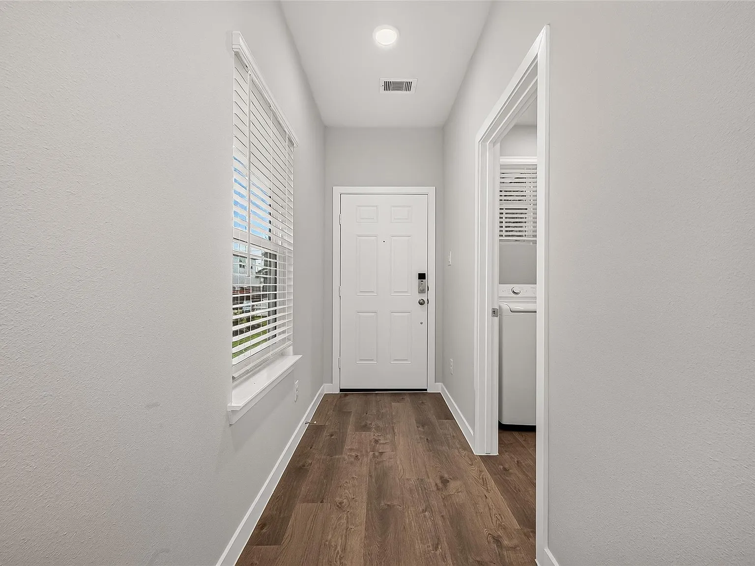3 bed, 2.0 bath, 1388 sqft, $2,200 — Photo 4