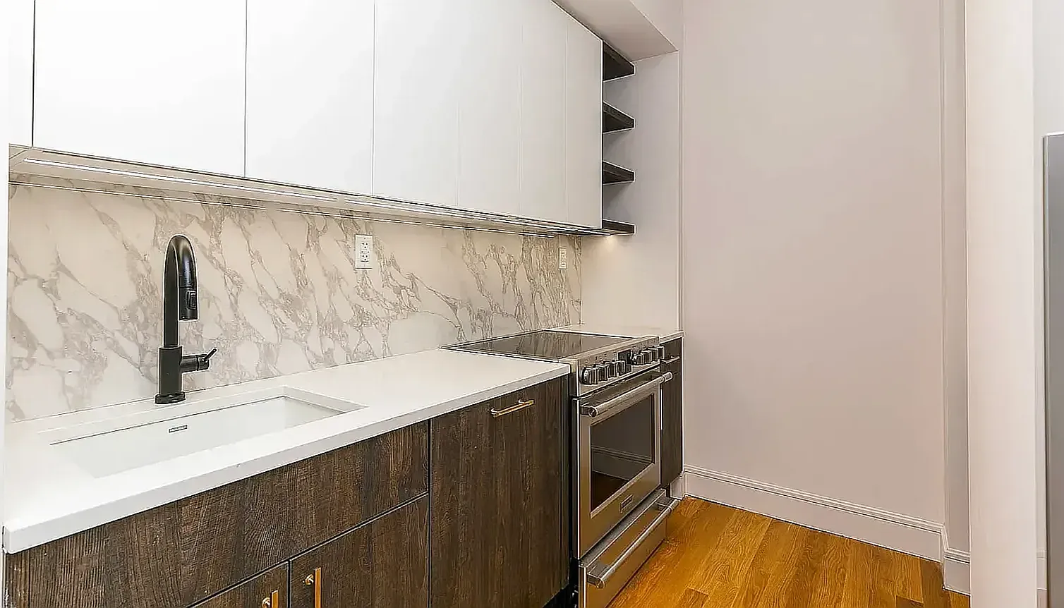 321 Wythe Avenue — Photo 2