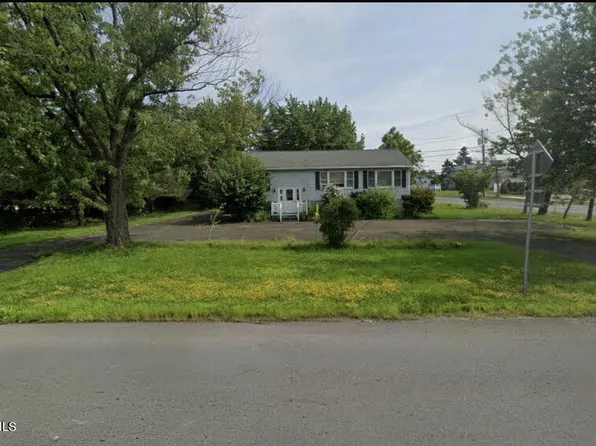 4 Delaware Avenue, Greenport, NY 12534