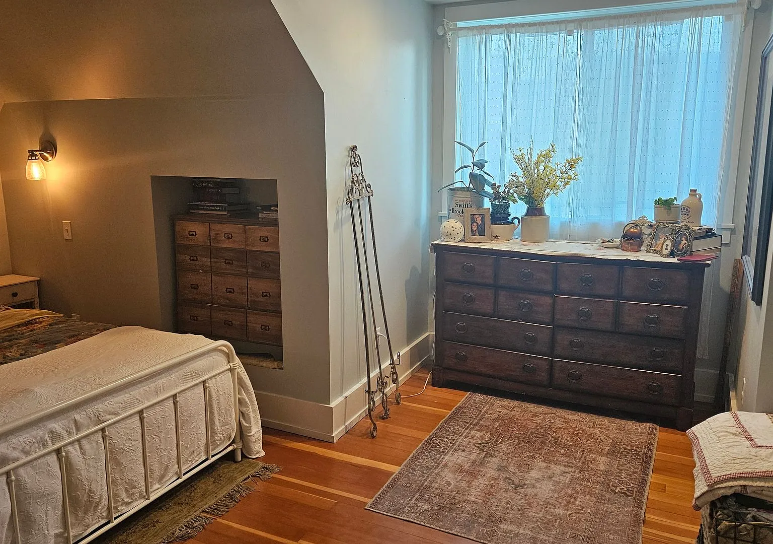Adorable, Bright 2-bedroom 1 bathroom apartment. — Photo 4