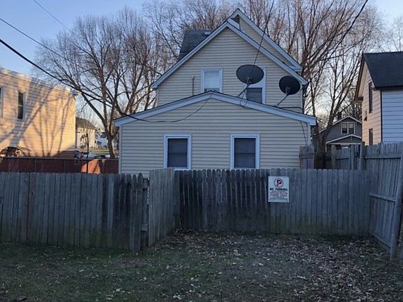 4th image of 685 Van Buren Ave Unit 1