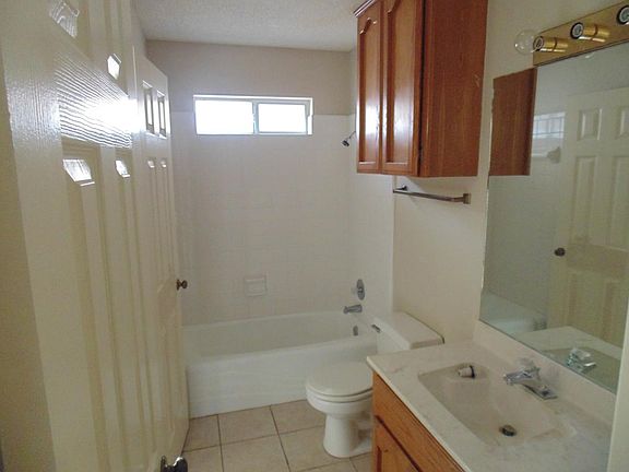 4th image of 704 Mynah Ave APT B
