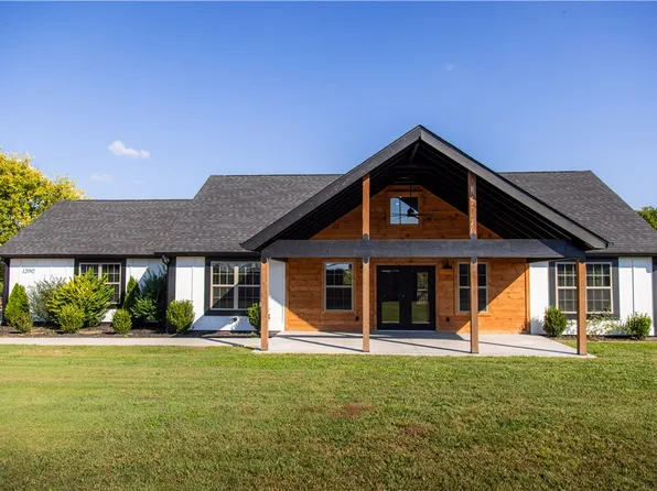 12092 Guyll Ridge Rd, Rogers, AR 72756