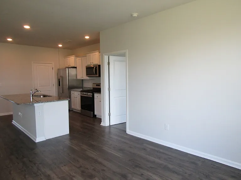 2165 Ainsley Dr — Photo 11