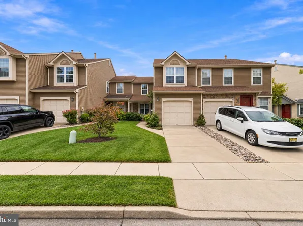 89 Kettlebrook Dr, Mount Laurel, NJ 08054