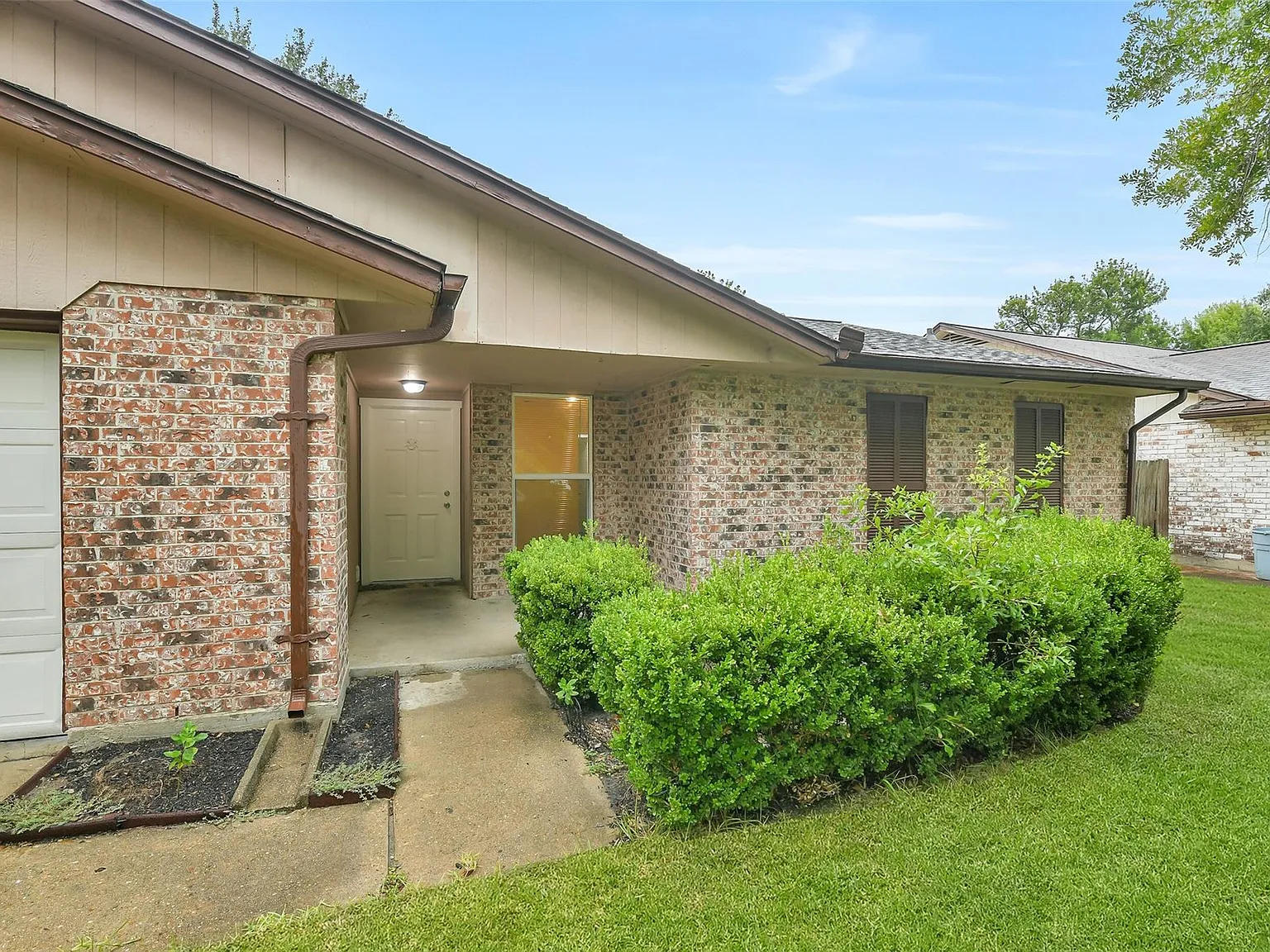 3 bed, 2.0 bath, 1558 sqft, $1,950 — Photo 4