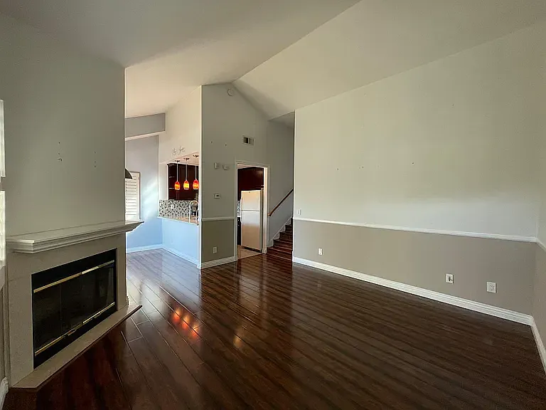 2025 Flickinger Way — Photo 3