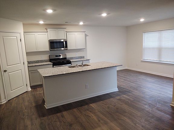 4th image of 3345 Harmony Ct NE