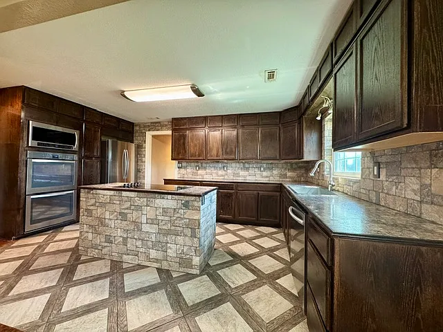 3810 N Rainbow Farm Rd — Photo 6