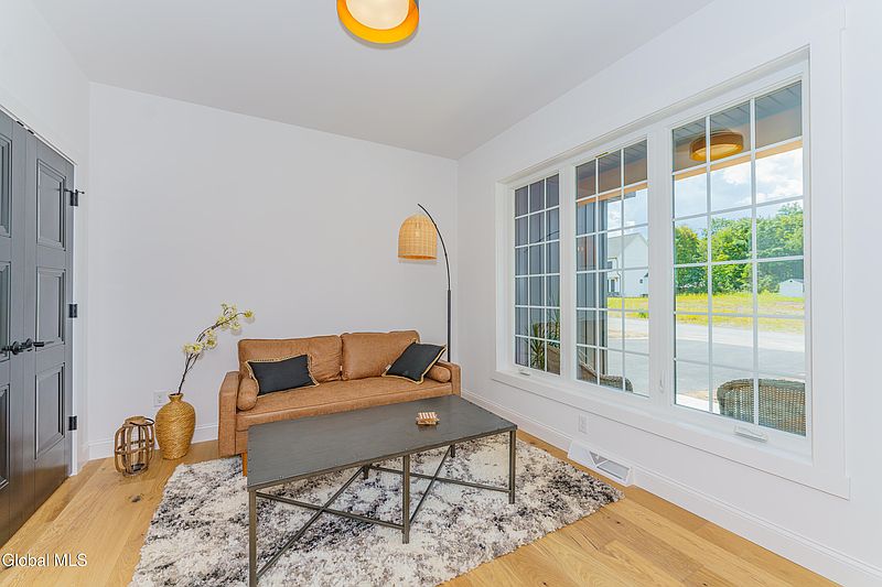 4th image of 72 Schuurman Road