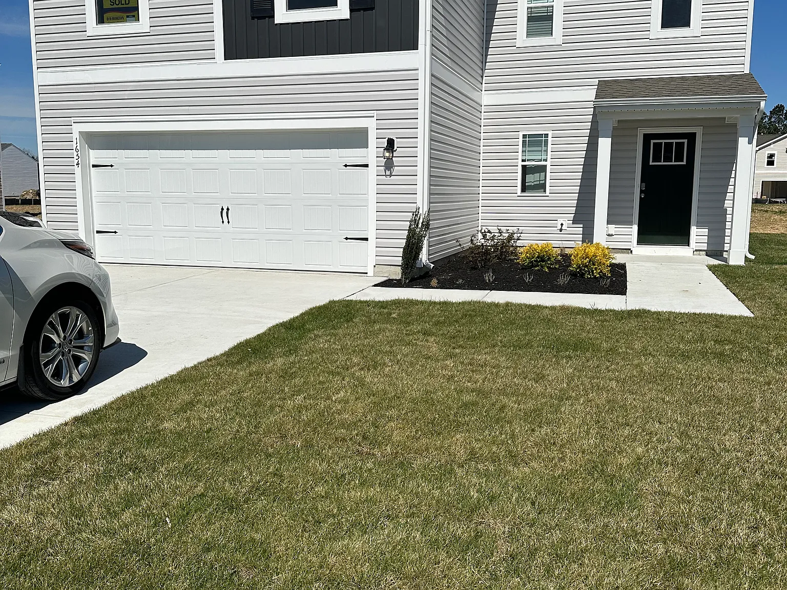 4 bed, 1906 sqft, $2,400 — Photo 1