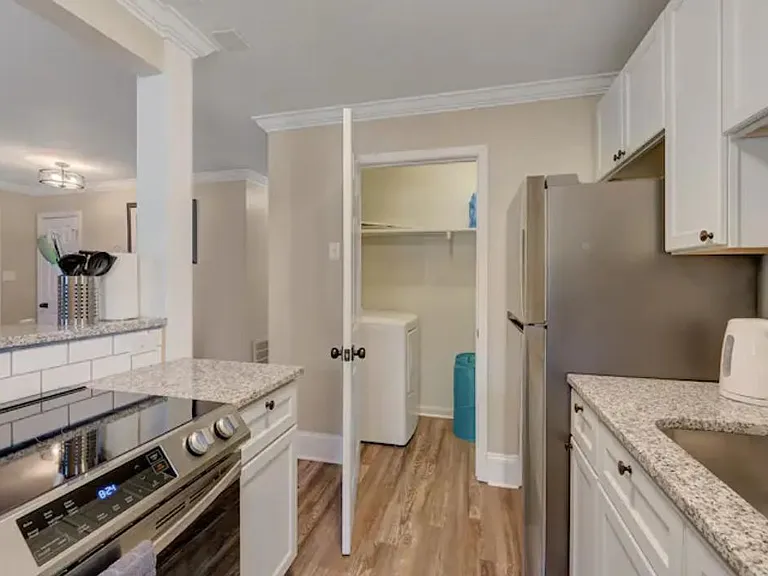 2225 Summit St #1 — Photo 8