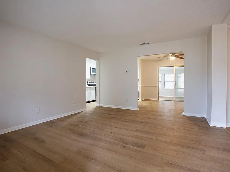 2403 Banyan Dr — Photo 6