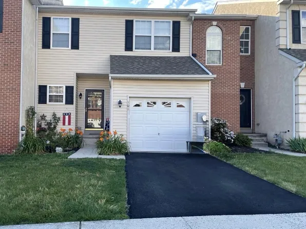 101 Green View Dr, Pottstown, PA 19464