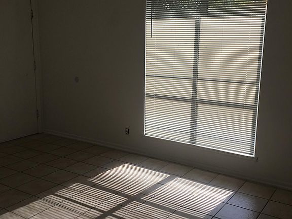 3rd image of 8307 Briarwood Ln