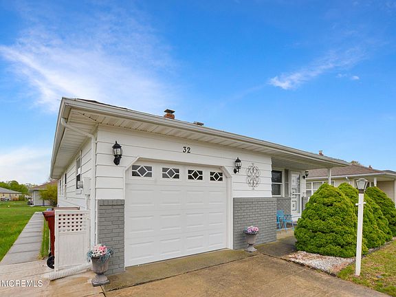 2nd image of 32 Bonaire Drive