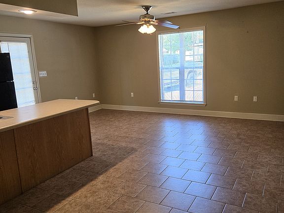 4th image of 901 Richmond Ave APT C