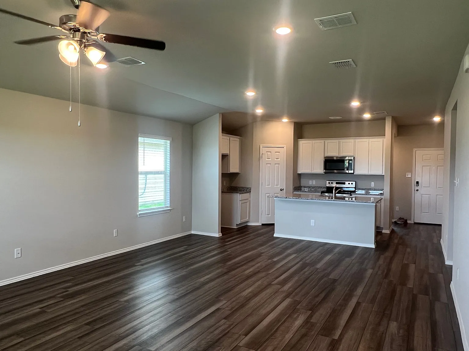 4 bed, 2.0 bath, 1612 sqft, $2,275 — Photo 4