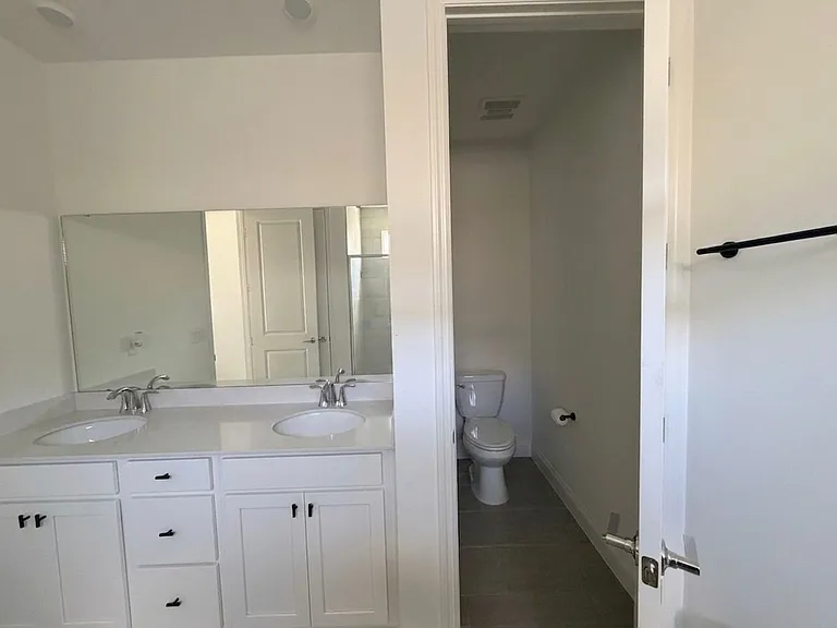 82 Pentwater Rd — Photo 12