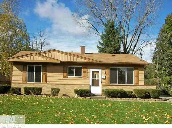 3520 Kendalwood Dr, Lansing, MI 48911