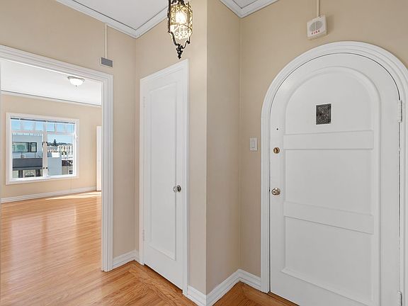 4th image of 3636 Scott St APT 302